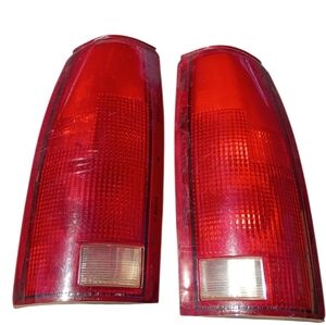 (USED) 88-98 OBS Chevy/GMC C/K Truck LH & RH Taillight Assembly OEM